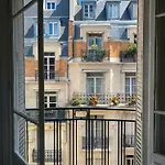 Cozy 17th Near Arc De Triomphe Apartment