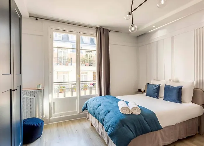 Cozy 17th Near Arc De Triomphe *