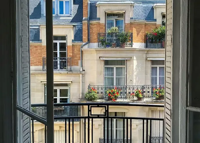 Cozy 17th Near Arc De Triomphe *