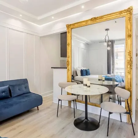 Cozy 17th Near Arc De Triomphe * Paris